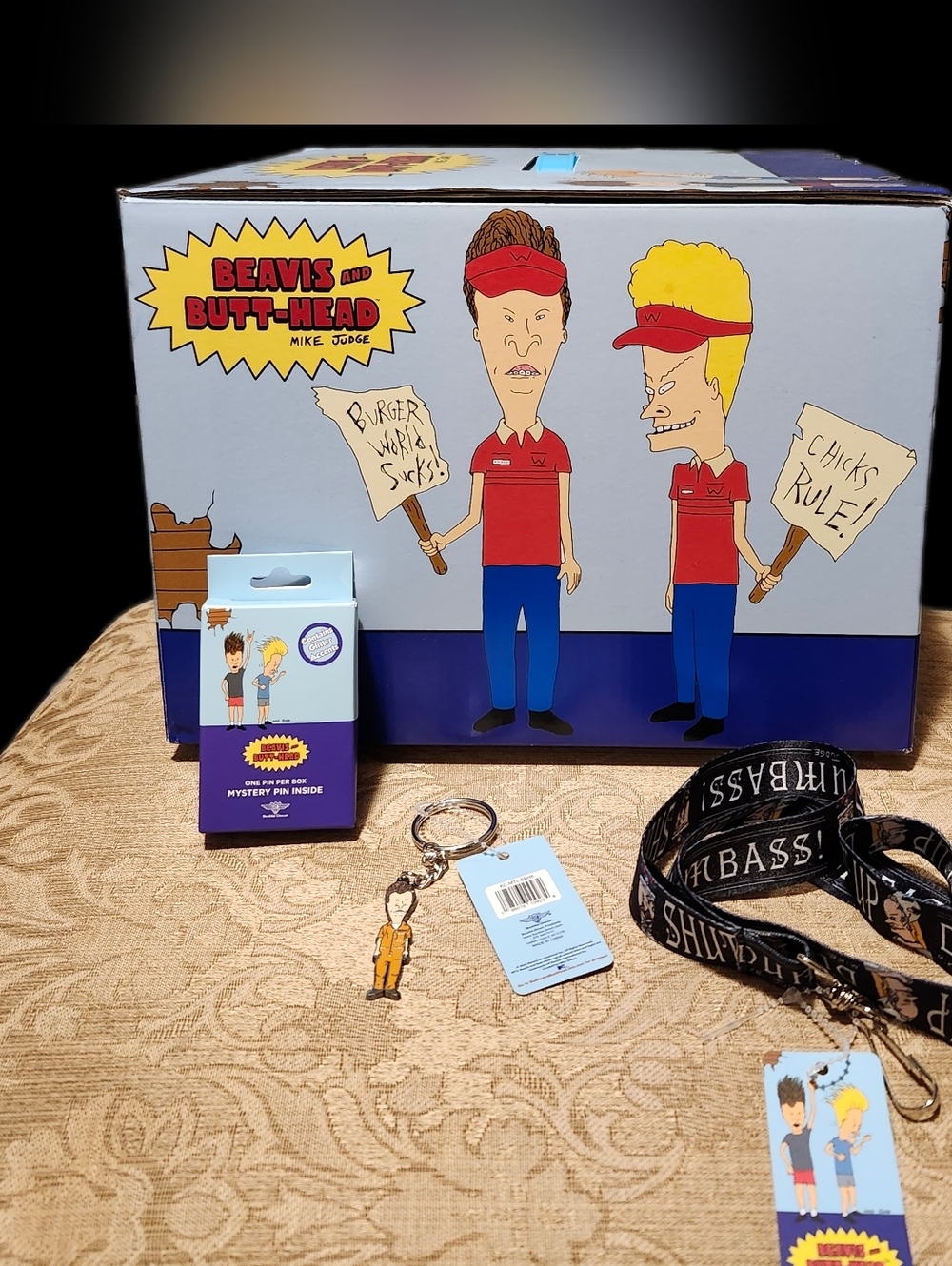 Beavis & Butt-head bundle-lanyard, Keychain, mystery pin in collectible box. NEW